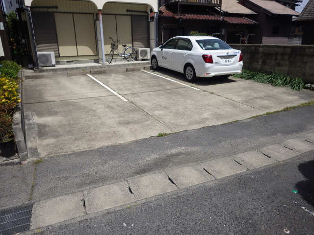 コーポ小松生 2階 駐車場
