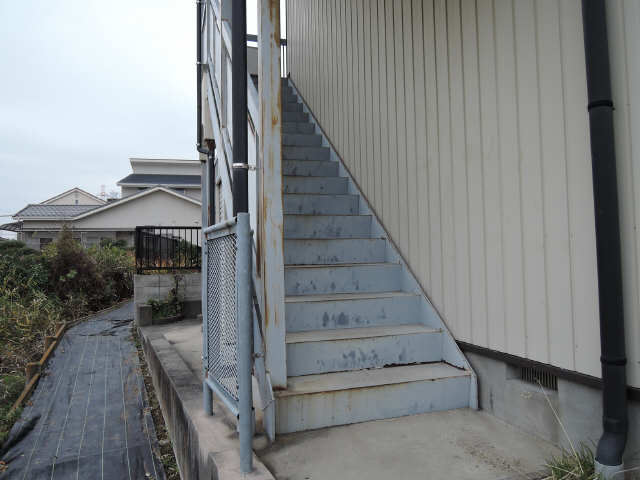 コーポ須ヶ田 1階 階段