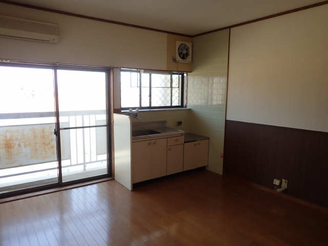 コーポ須ヶ田 2階 洋室