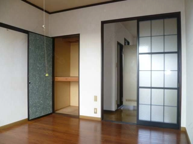 洋間(収納)