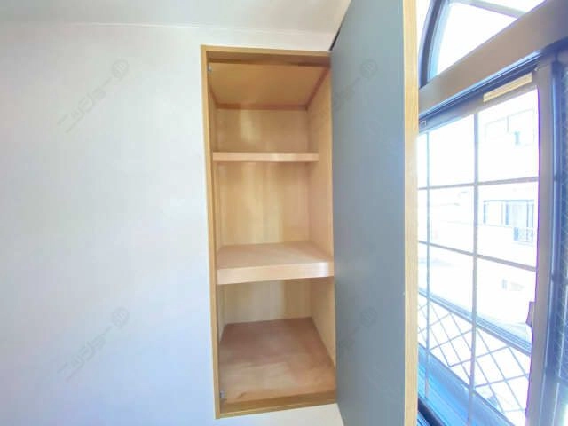 ２階北側洋室収納