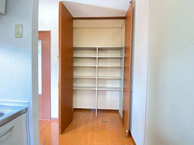 キッチン横収納