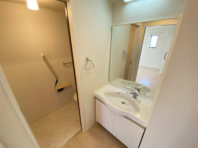 トイレ隣接洗面