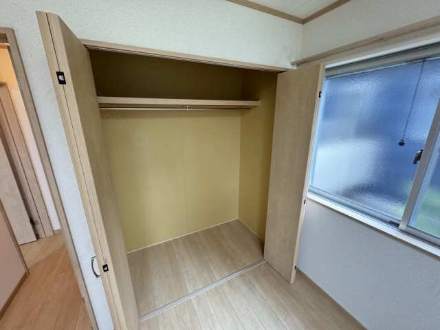 北東洋室収納