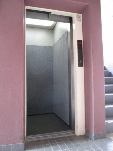 シャンテロッコー 2階 エレベータ