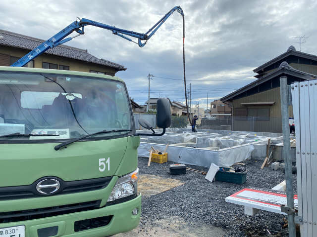 建設中