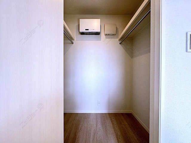 南洋室・ウォークインクローゼット内