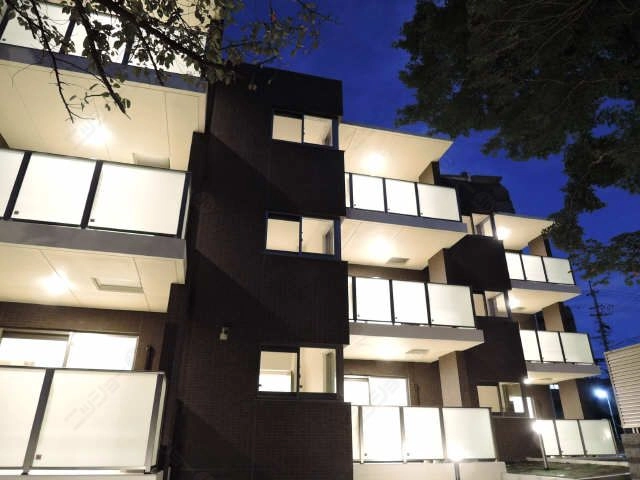 外観（夕暮れ）