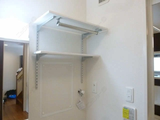 洗濯機置場上部