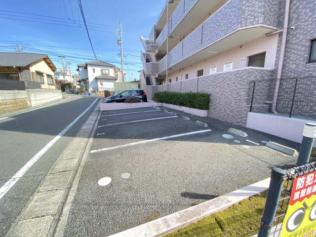 メゾン印場 3階 駐車場