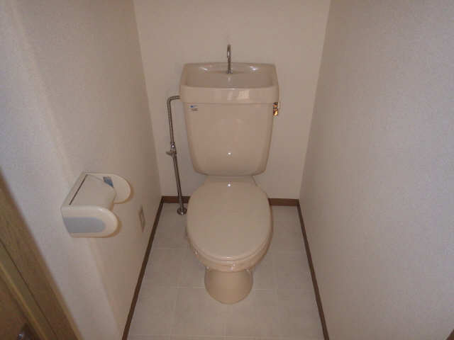 ハイカムール新居 2階 WC
