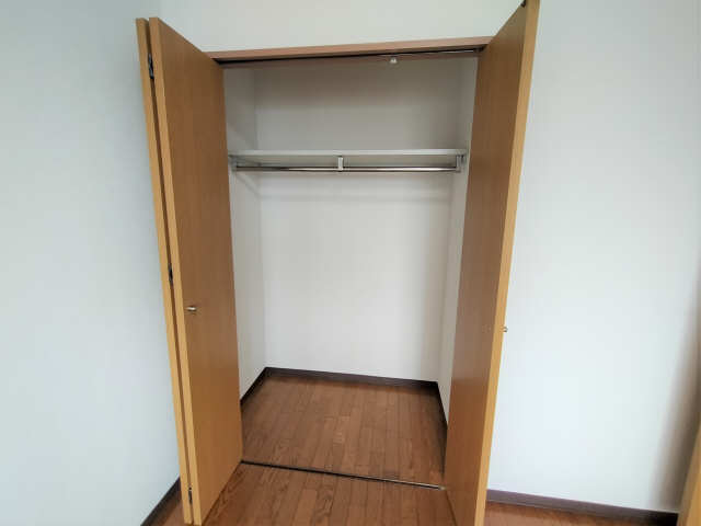 北東洋間収納