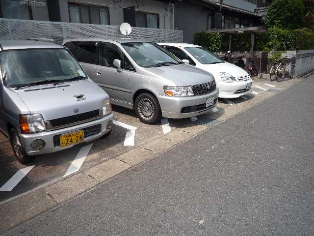 シャトレ旭 2階 駐車場