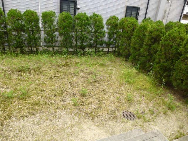 庭(101号室)