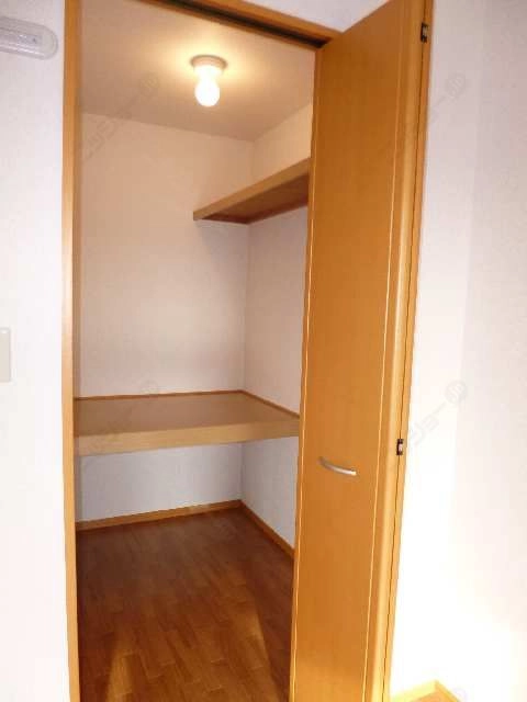 南側ｳｫｰｸｲﾝｸﾛｰｾﾞｯﾄ