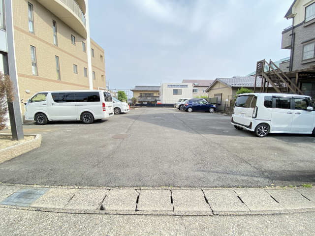 ファインビュー印場元町 3階 駐車場