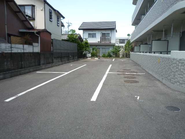 クリサンセマム青山Ⅱ 2階 駐車場