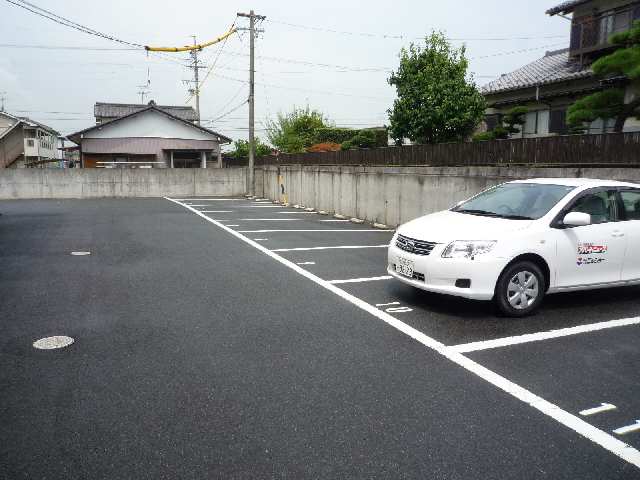 クリサンセマム青山Ⅰ 1階 駐車場