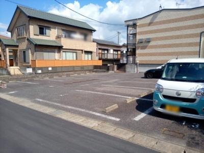 レオパレスひまわり 2階 駐車場