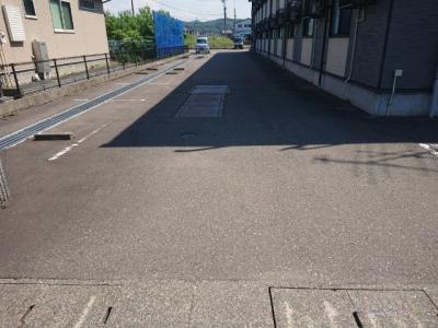 レオパレス前田Ⅱ 2階 駐車場