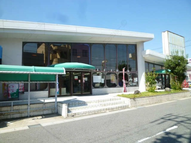 ハローフーヅ歩4分