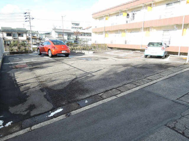 コーポ榎山 2階 駐車場