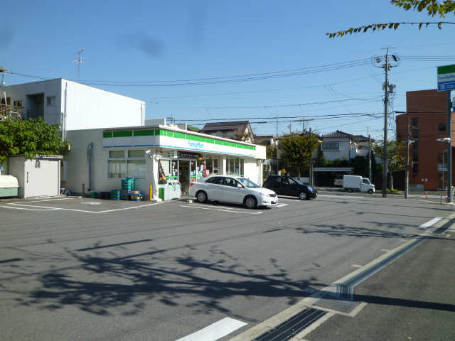 ﾌｧﾐﾘｰﾏｰﾄ歩3分