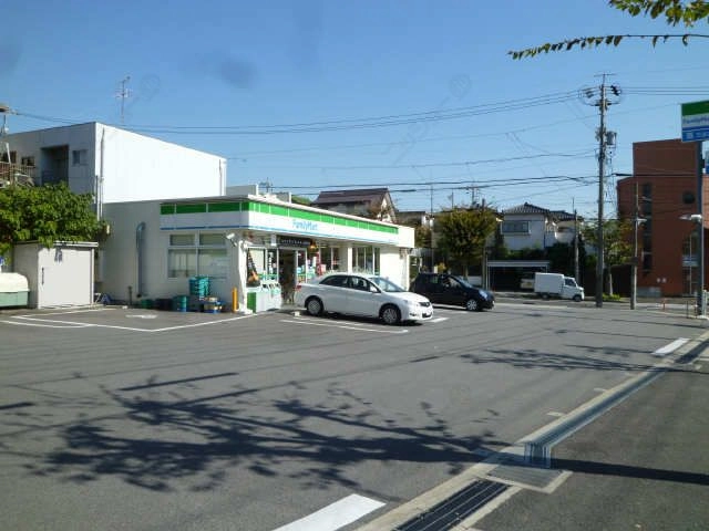 ファミリーマート歩２分