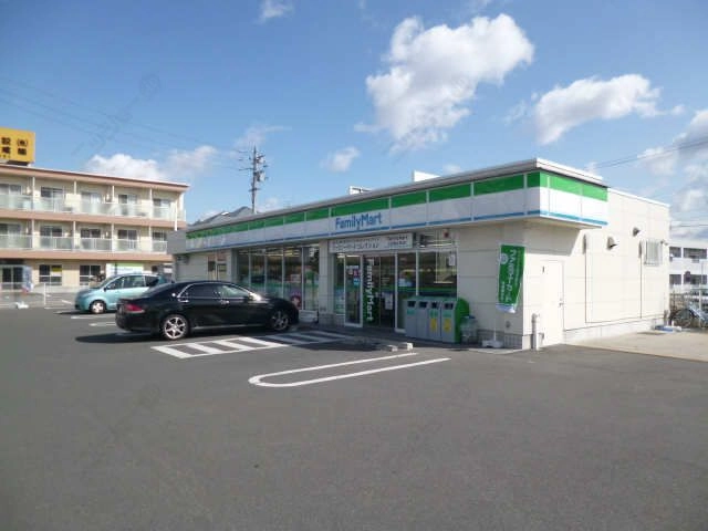 ファミリーマート歩5分