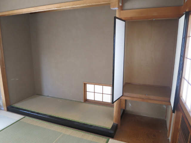 山田貸家Ⅱ  二階和室収納