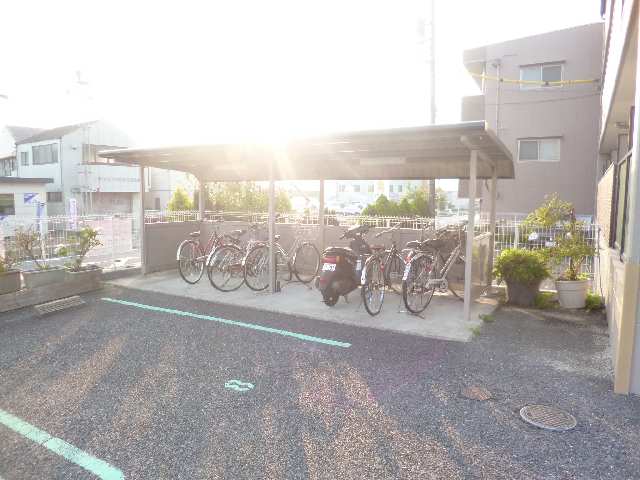 前田ハイツ 3階 駐輪場