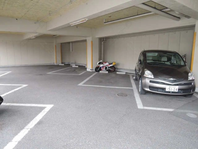 屋根付き駐車場