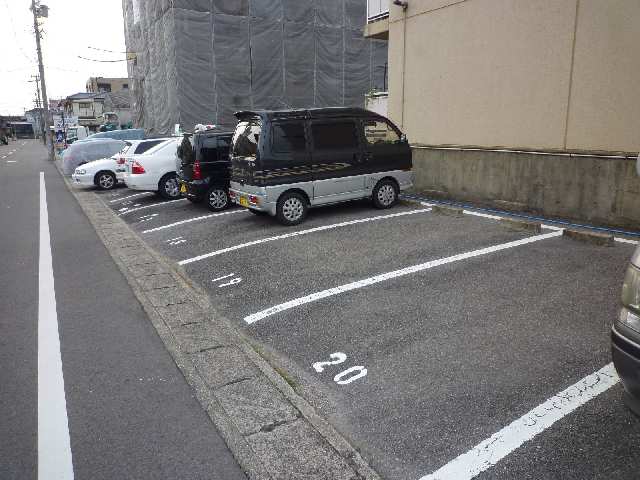 若葉ハイツ 3階 駐車場