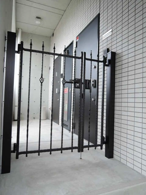 302号玄関