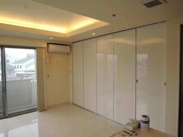 リビング（洋室閉めた時）