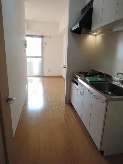 キッチンからリビング