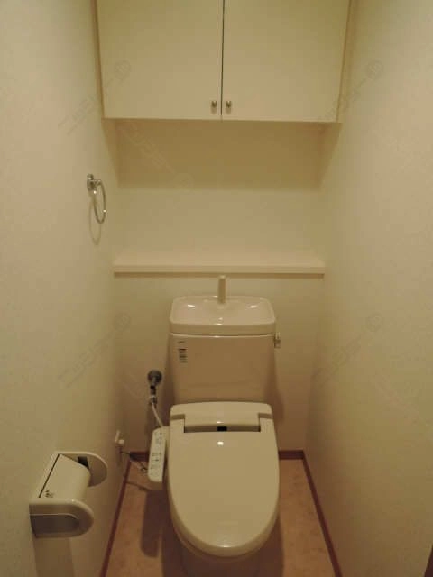 トイレ収納棚付き