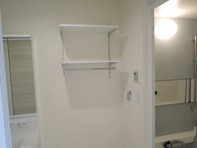 洗濯置場上部可動棚