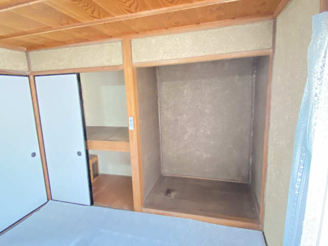 2F洋室収納