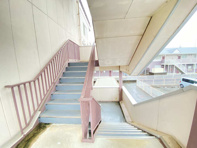 ベルフルール 3階 階段