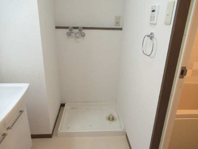 ｻﾝﾏﾝｼｮﾝアトレ青山１０４号室 1階 洗濯機置場