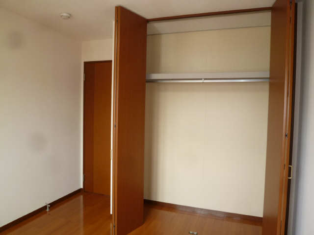 2階洋間収納