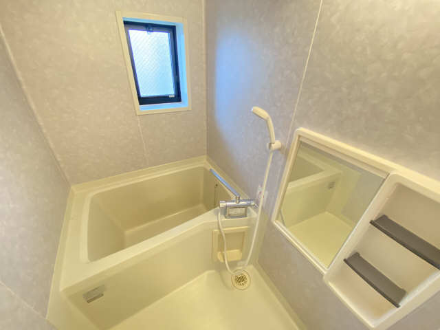 ホワイトスクエアⅡ 1階 浴室