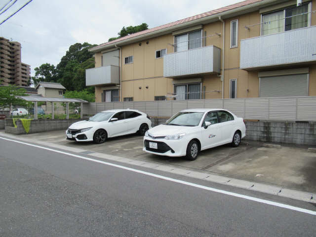 ルミエールＫ 2階 駐車場