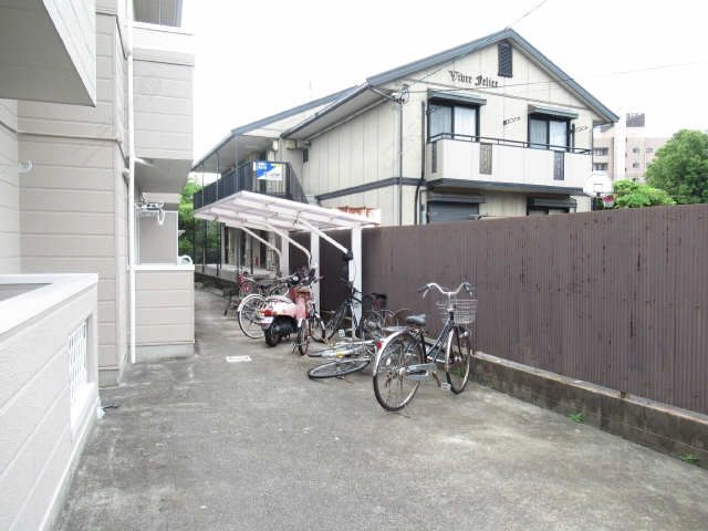 東側駐輪場