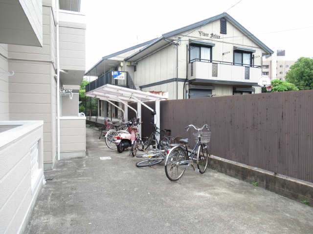 東側駐輪場