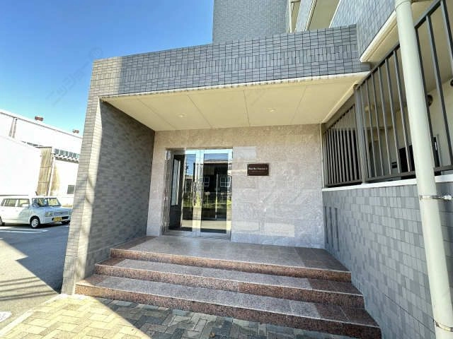 エ  ントランス