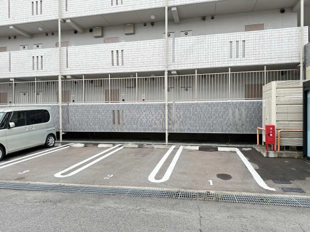 駐車  場
