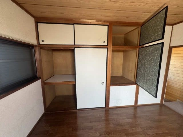 ２階洋間（西）収納