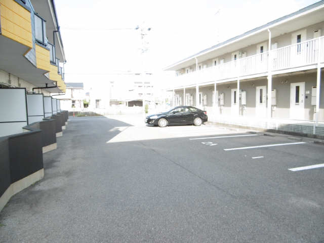 インターネットハウス江島 1階 駐車場
